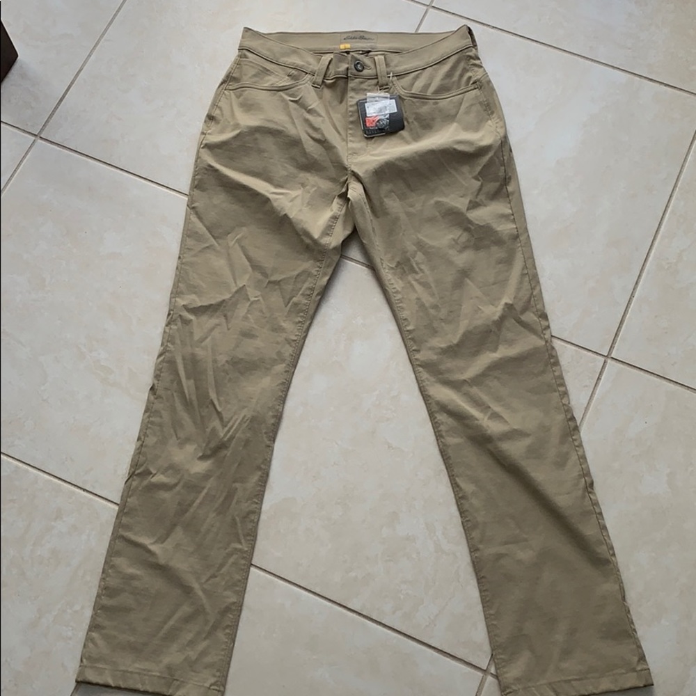 Men’s khaki pants
